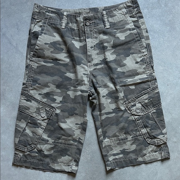 Buckle Men's Gray Camouflage Cargo Shorts - Picture 1 of 5